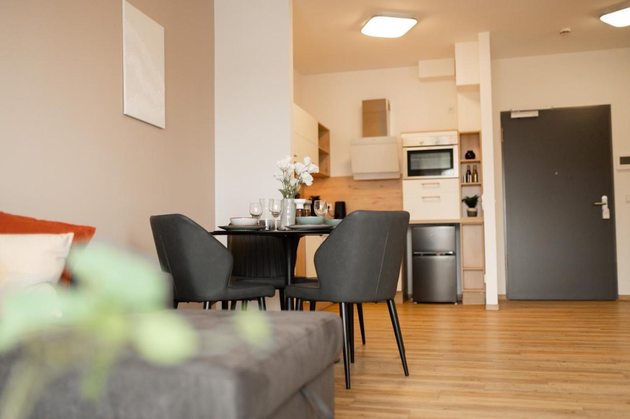 Dwellstay - Modernes Apartment I 55Qm I 2 Zimmer I Kueche I Bad I Terrasse I Tv I Wlan Bad Hersfeld Exterior photo